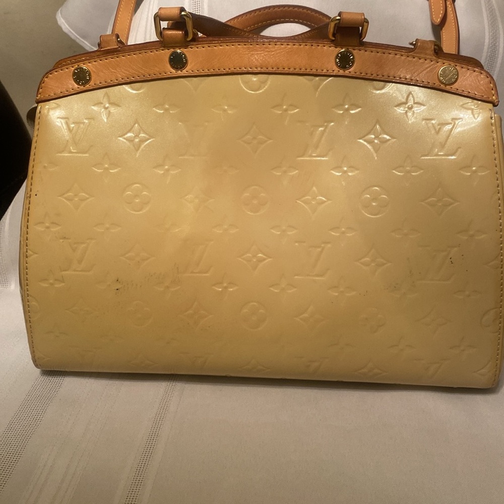 Louis Vuitton Brea MM Yellow Vernis Handbag - Picture 11 of 15